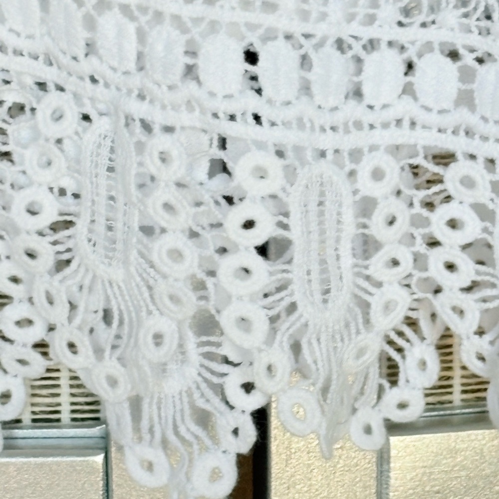 Daniel Rainn White Cropped Embellished Blouse - Picture 3 of 6